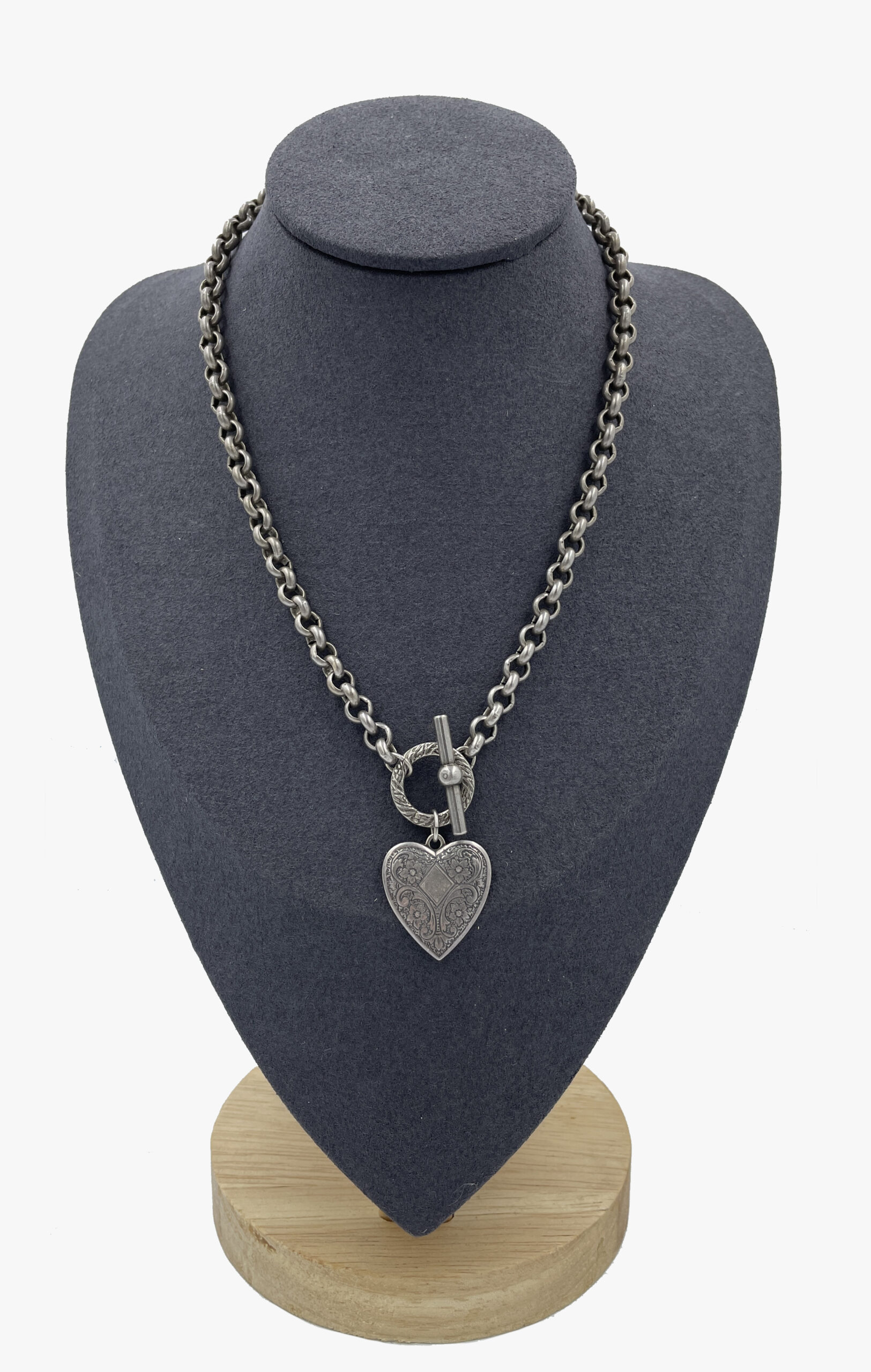 Vintage necklace with heart-shaped pendant-