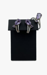 Silver jewelry set with amethysts