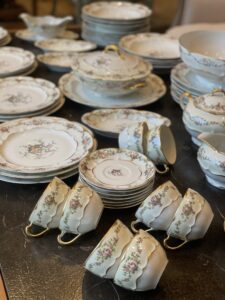 Haviland & Co. Limoges porcelain 78 piece dinner and tea set