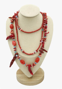 Long necklace with red corals