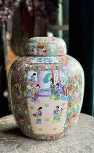 Antique chinese famille rose hand painted vase jar with lid