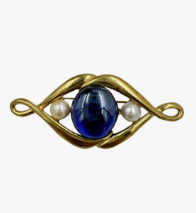 Vintage Richelieu brooch with cabochon