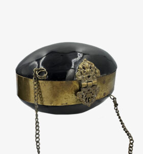 Vintage purse with brass closure, 1930's