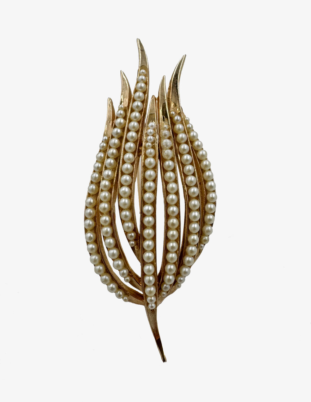 Vintage brooch with pearls