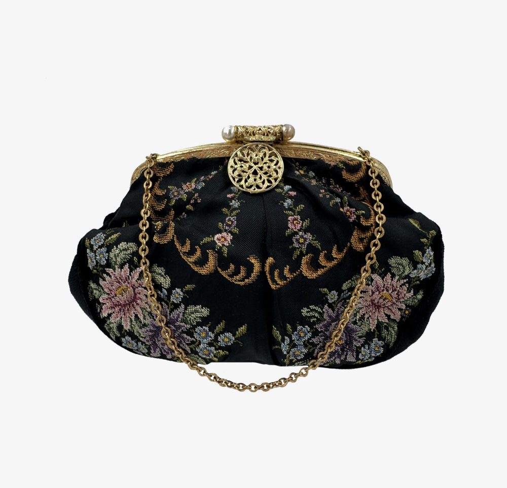 Vintage purse with embroidery